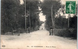 27 - Le VAUDREUIL -- Route De Rouen - Le Vaudreuil