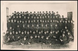 1943 Katonai Csoportkép, Rajta Djemil Martin Előadóművész 18x12 Cm - Autres & Non Classés