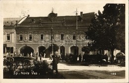 T2 Igló, Zipser Neudorf, Spisská Nová Ves; Schwartz üzlete, Piac árusokkal, Autó, Takarékpénztár / Square, Market, Autom - Zonder Classificatie