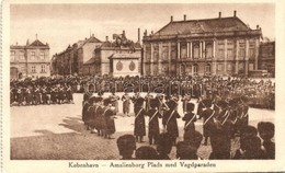 T2/T3 Copenhagen, Kobenhavn;  Amalienborg Plads Med Vagdparaden / Amalienborg Square With Military Parade, 'Jeder Dienst - Ohne Zuordnung