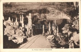 ** T3 Grotte Di Postumia, Il Viale Delle Colonne / Cave, The Avenue Of Columns (small Tear) - Zonder Classificatie