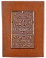 1970. '75 éves A Magyar Állami Hajózás 1895-1970' Br Lemezplakett (80x49mm) Fa Talapzaton (125x89mm) T:2 - Ohne Zuordnung