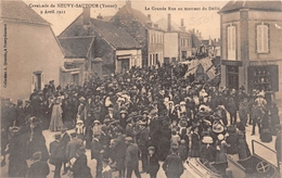 ¤¤    -   NEUVY-SAUTOUR  -  Cavalcade De 1911  -  La Grande Rue Au Moment Du Défilé    -   ¤¤ - Neuvy Sautour