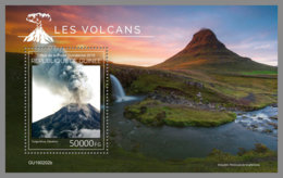 GUINEA REP. 2019 MNH Volcanoes Vulkane Volcans S/S - IMPERFORATED - DH1929 - Volcanos