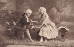 AP60 Romance - Couple In A Garden, Seated On A Bench - Couples