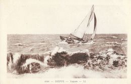 Dieppe (Seine-Maritime) - Vagues Et Barque De Pêche à Voile - Carte LL N° 4044 Non Circulée - Dieppe