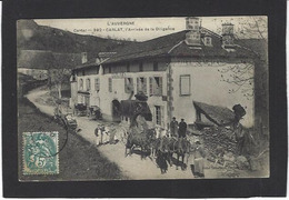 CPA Cantal 15 Carlat Courrier Attelage Circulé - Carlat