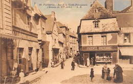 Paimpol       22       Vieille Maison  Rue De La Vieille Poissonnerie . Faïence Bretonne    4   (voir Scan) - Paimpol