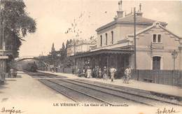 78-LE-VESINET- LA GARE ET LA PASSERELLE - Le Vésinet