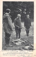 78-RAMBOUILLET-S.M LE ROI D'ITALIE A LA CHASSE DE RAMBOUILLET S.M VICTOR-EMMANUEL III REGARDANT LE TABLEAU - Rambouillet