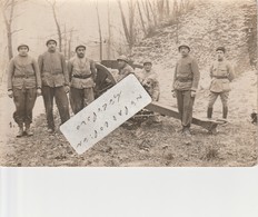 Militaires Qui Posent Devant Un Canon      ( Photo Format Cpa 9 Cm X 14 Cm ) - Material