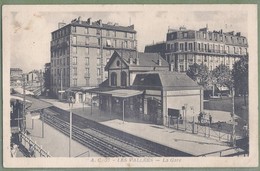 CPA - HAUTS DE SEINE - COLOMBES (GARENNE-COLOMBES) - LA GARE DES VALLÉES - LES QUAIS - Abeilles Cartes / 35 - Colombes