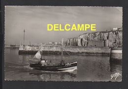 DF / 76 SEINE MARITIME / DIEPPE / L' ENTRÉE DU PORT ET LES FALAISES DE BONSECOURS / 1957 - Dieppe
