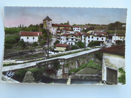 Carte Postale Couleur : 64 ESPELETTE : Le Pont Et Quartier De L'Eglise - Espelette