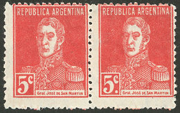 ARGENTINA: GJ.599d, 1924 5c. San Martín, Pair WITH AND WITHOUT PERIOD, MNH (+50%), VF! - Unused Stamps