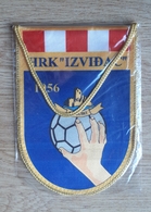 Pennant Handball Club HRK Izvidac 1956 Croatia 115x158 Mm - Palla A Mano
