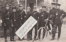 PIRNA -  Militaires Qui Posent En 1907    ( Carte-photo ) - Pirna