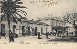 CARTE POSTALE ORIGINALE ANCIENNE : CANNES LA GARE ANIMEE ALPES MARITIMES (06) - Gares - Sans Trains