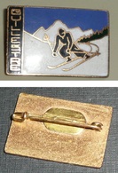 Rare Broche En Métal émaillé, Ski Skieur, Guillestre - Sports D'hiver