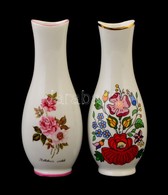 Hollóházi Virágmintás Porcelán Emlékváza, és Váza, Matricásak, Jelzett, Apró Kopásnyomokkal, M: 17 Cm - Other & Unclassified