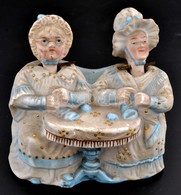 Idős Hölgyek, Kézzel Festett Biszkvit Porcelán, Jelzés Nélkül, Kopott Piszkos, M: 9 Cm - Otros & Sin Clasificación