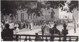 Cca 1930-1940 Kerny István (1879-1963): Körmenet A Budai Várban, Pecséttel Jelzett Vintage Fotó, 8x16 Cm - Andere & Zonder Classificatie