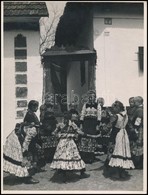 Cca 1928 Mezőkövesd, Gyermekjáték, Kerny István (1879-1963) Feliratozott Vintage Fotóművészeti Alkotása, 24x18 Cm - Sonstige & Ohne Zuordnung