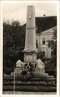 T2 1942 Sepsiszentgyörgy, Sfantu Gheorghe; Hősi Emlékmű. Kiadja A Székely Mikó Kollégium Könyvesboltja / Heroes Statue - Non Classés