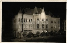 T2 1938 Léva, Levice; Városház Este, Vámos, Singer és Ignác Trebitsch üzlete / Town Hall, Shops, Night. Klub Filatelia P - Non Classificati