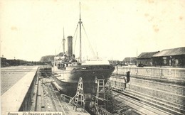** T2/T3 Antwerpen, Anvers; Un Steamer En Cale Séche / Steamship In Drydock (fl) - Unclassified