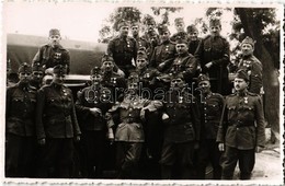 * T2 Honvédek Gépkocsival / Hungarian Soldiers With Automobile. Photo - Non Classés