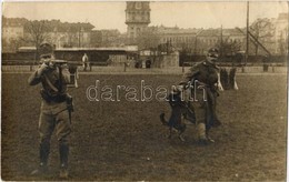 ** T2 Katonai Gyakorlat Puskával és Kutyával / WWI Military, Soldiers With Gun And Dog, Training. Photo - Non Classés