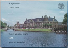 Hollandia 1987. 5c-2 1/2G (5xklf) + 'Utrecht' Emlékérem Forgalmi Sor Karton Dísztokban T:1
Netherlands 1987. 5 Cents - 2 - Zonder Classificatie
