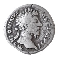 Római Birodalom / Róma / Marcus Aurelius 163-164. Denár Ag (2,97g) T:2-,3
Roman Empire / Rome / Marcus Aurelius 163-164. - Unclassified