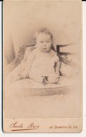 Photographie Ancienne CDV C.1890 Portrait D'une Jeune Fille Bébé Photographe Pearle Bro's London - Oud (voor 1900)