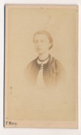 Photographie Ancienne CDV C.1860 Portrait D'une Jeune Fille Photographe Marie Laval (tampon) - Oud (voor 1900)