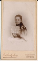 Photographie Ancienne CDV C.1900 Portrait D'une Jolie Jeune Fille Photographe ERESBY SNOW Saint Brieuc - Oud (voor 1900)