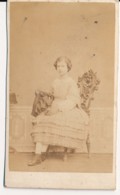 Photographie Ancienne CDV C.1860 Portrait D'une Jeune Fille Photographe GILBERT Ainé Peintre - Oud (voor 1900)
