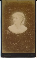 Photographie Ancienne XIXe CDV Portrait D'une Femme Photographe Ordinaire Dinard - Oud (voor 1900)