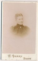 Photographie Ancienne XIXe CDV Portrait D'une Femme Bijoux Camée Photographe DAMRY Dinard - Oud (voor 1900)