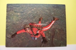 CHUTE  LIBRE   - Centre école De  Parachutisme  - ( Pas De Reflet Sur L'original ) - Parachutting