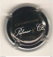 CAPSULE DE MUSELET CHAMPAGNE PALMER ET CO  REIMS ( Blanc Et Or Sur Noir Contour GRIS) - Palmer