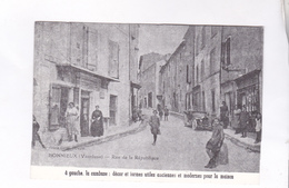 CPA DPT 84, REPRODUCTION,  BONNIEUX, RUE DE LA REPUBLIQUE - Bonnieux