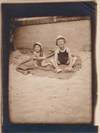 Snapshot Deux Enfants à La Plage Saint-Malo Juillet 1926 Maillot Boy Girl Swim - Identified Persons