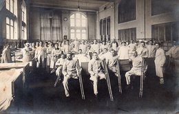 Carte Photo,mutilés De Guerre Français Prisonnier Dans Un Hôpital En Allemagne. - War, Military
