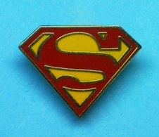 1 PIN'S //    ** LOGO / SUPERMAN ** . (™& © DC Comics INC. 1944) - Comics