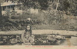 Tahiti . Tetua Vahiné . La Blanchisseuse  Edition Marché Colonial . Cliché Bopp - Polinesia Francese