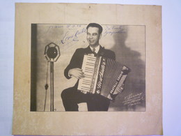 GP 2019 - 1935  Grande Photo Dédicacée De Leon RAITER  Accordéoniste  1938   XXX - Autres & Non Classés