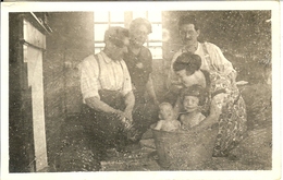 93 MONTFERMEIL CARTE PHOTO L HEURE DU BAIN DES ENFANTS DANS LA BASSINE - Montfermeil