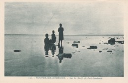 New Hebrides (Vanuatu) Natives On Reefs Port Sandwich, C1920s/30s Vintage Postcard - Vanuatu
